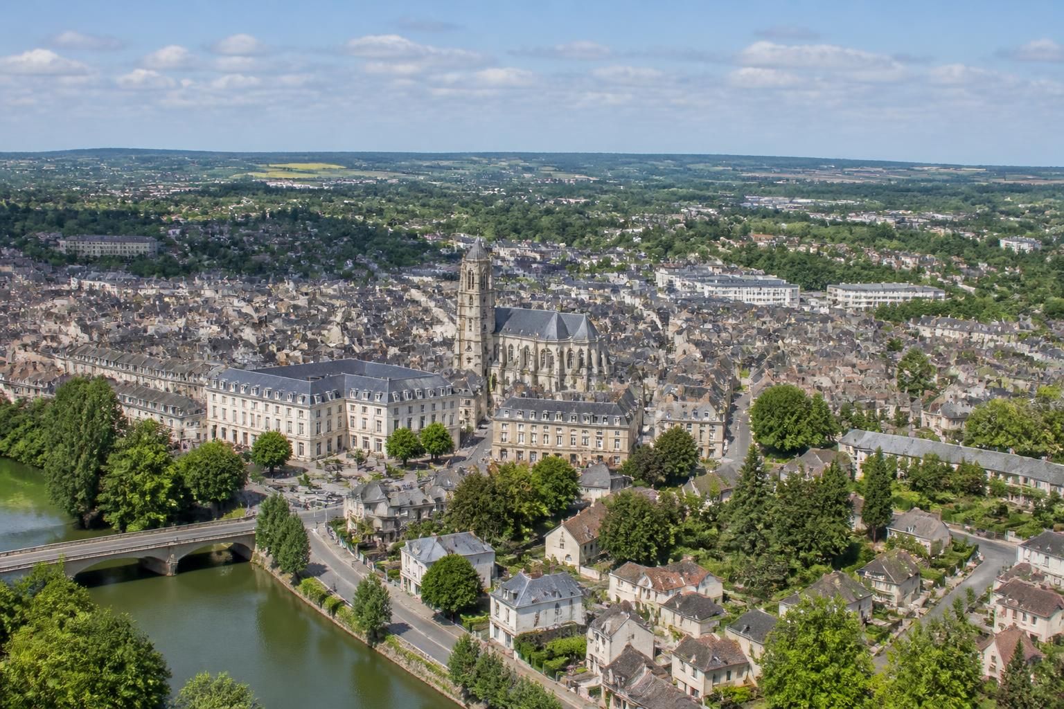 découvrez les critères essentiels pour réussir votre achat de terrain à rethel et faire un investissement immobilier rentable et sécurisé.