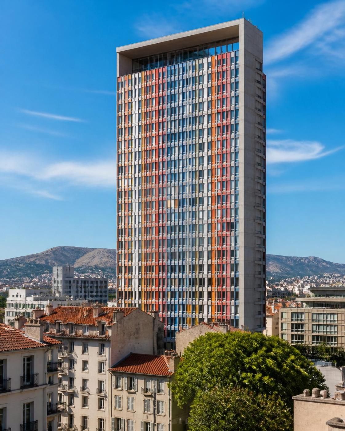 découvrez la marseillaise tour, un emblème d’architecture durable situé au cœur de marseille, alliant innovation écologique et design contemporain.