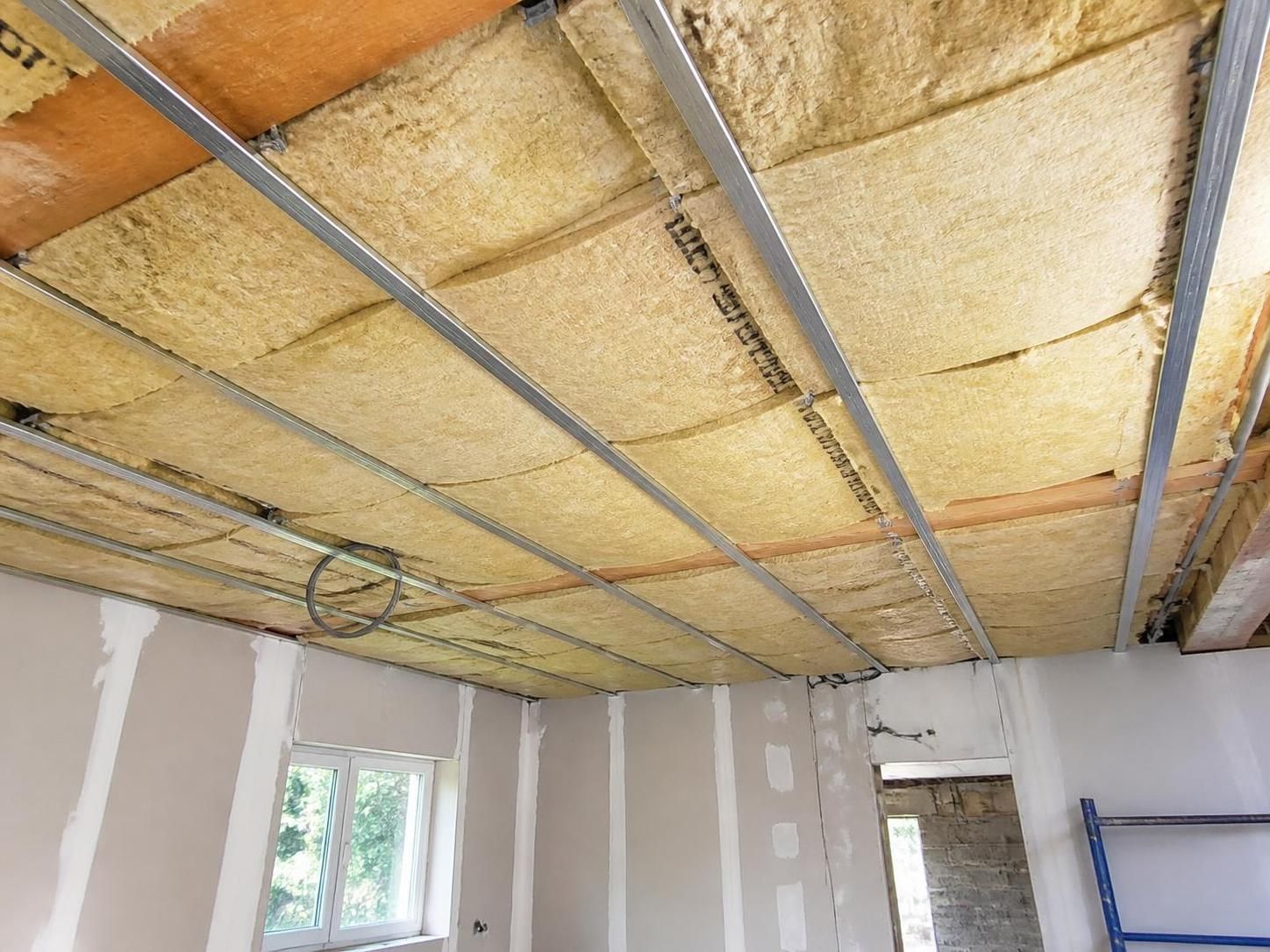 découvrez quel isolant pour plafond choisir afin d'assurer un confort optimal dans votre intérieur grâce à nos conseils sur les matériaux les plus efficaces et adaptés.