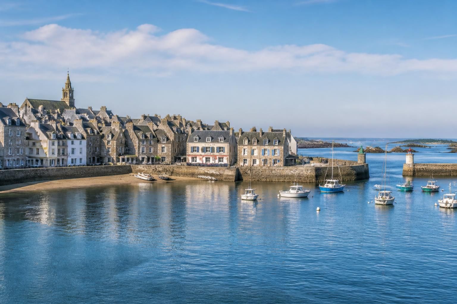 découvrez roscoff, une escapade nature alliant le charme du patrimoine breton et la beauté préservée du bord de mer pour une expérience unique en bretagne.